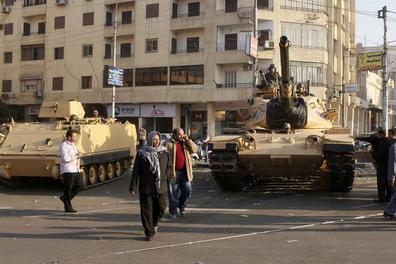 chars-devant-le-palais-presidentiel-egypte_scalewidth_630.jpg